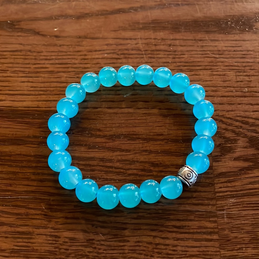 NWOT - Blue beaded bracelet, never worn